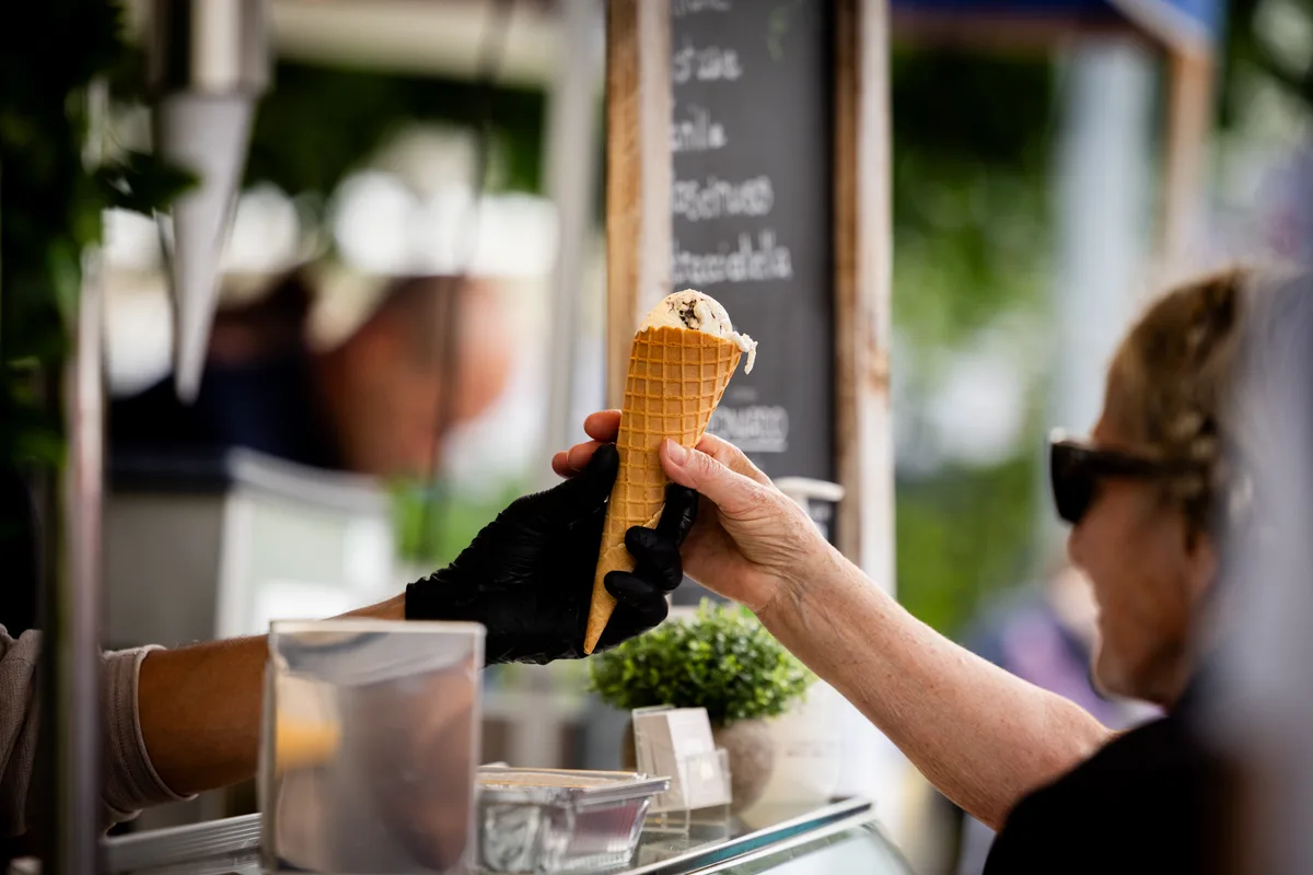 Für viele Besucher sind die Food-Stände besonderer Anziehungspunkt… Impressionen vom Freitagabend des Stadtfest Wetzikon 2024